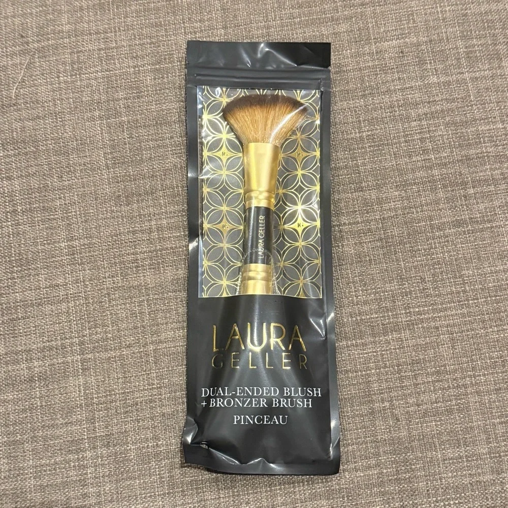 NEW Laura Geller Dual-Ended 2-in-1 Brush - Blush & Bronzer ends